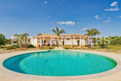 Villa com piscina perto da Lagoa de Santo André 