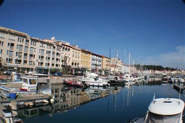 Spacious 3 bedroom Apartment on the Mediterranean Waterfront