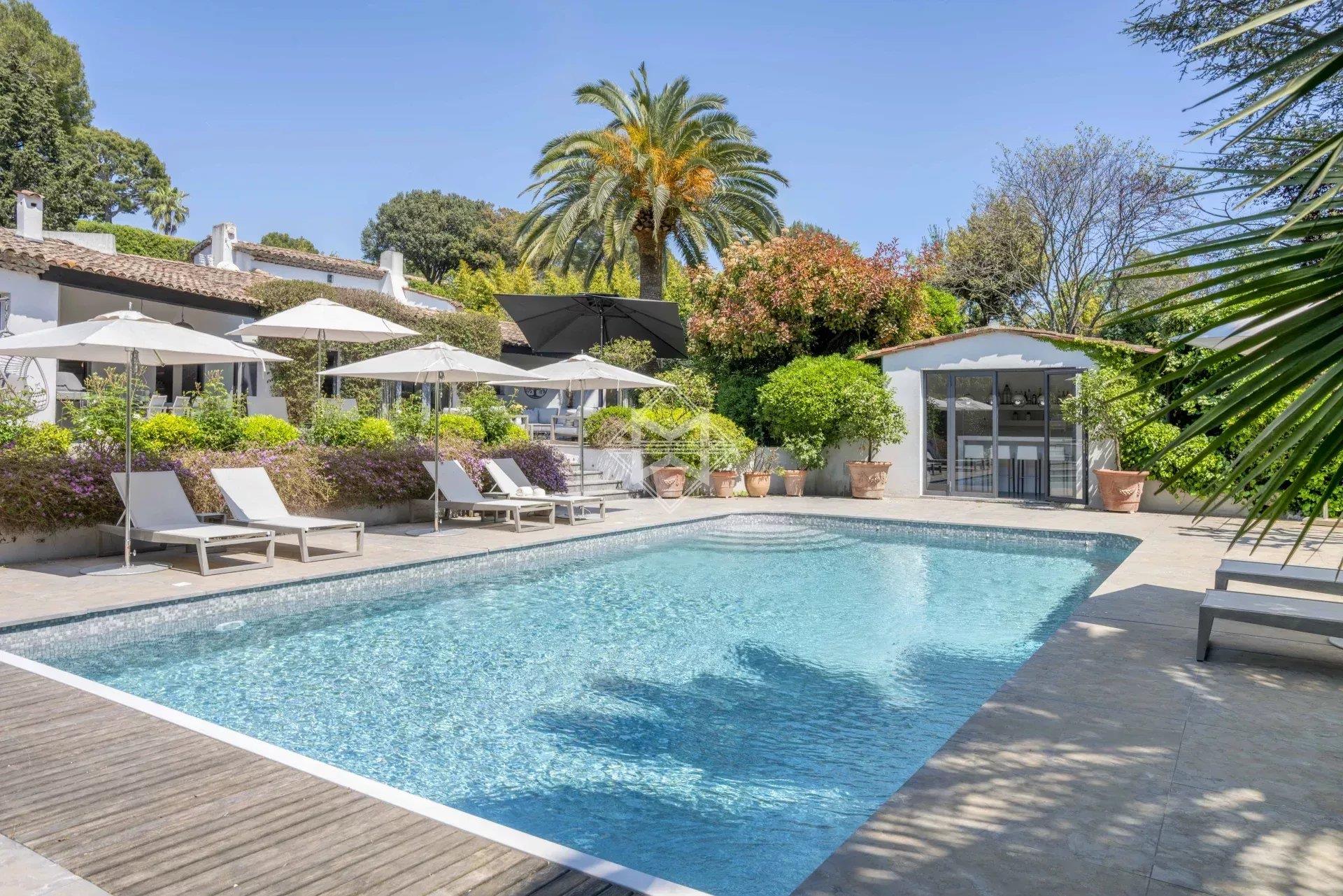 Charming villa in a gated and guarded domain