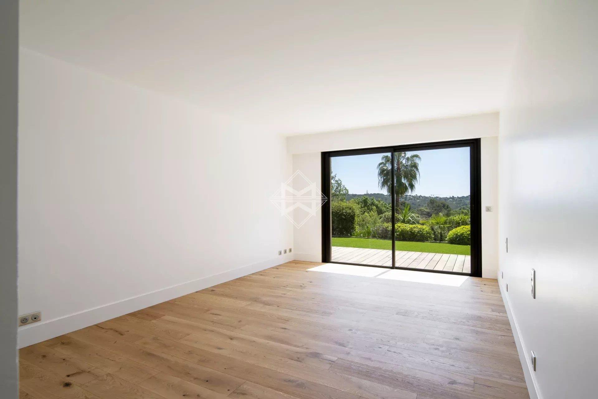 Purchase: House (06580)