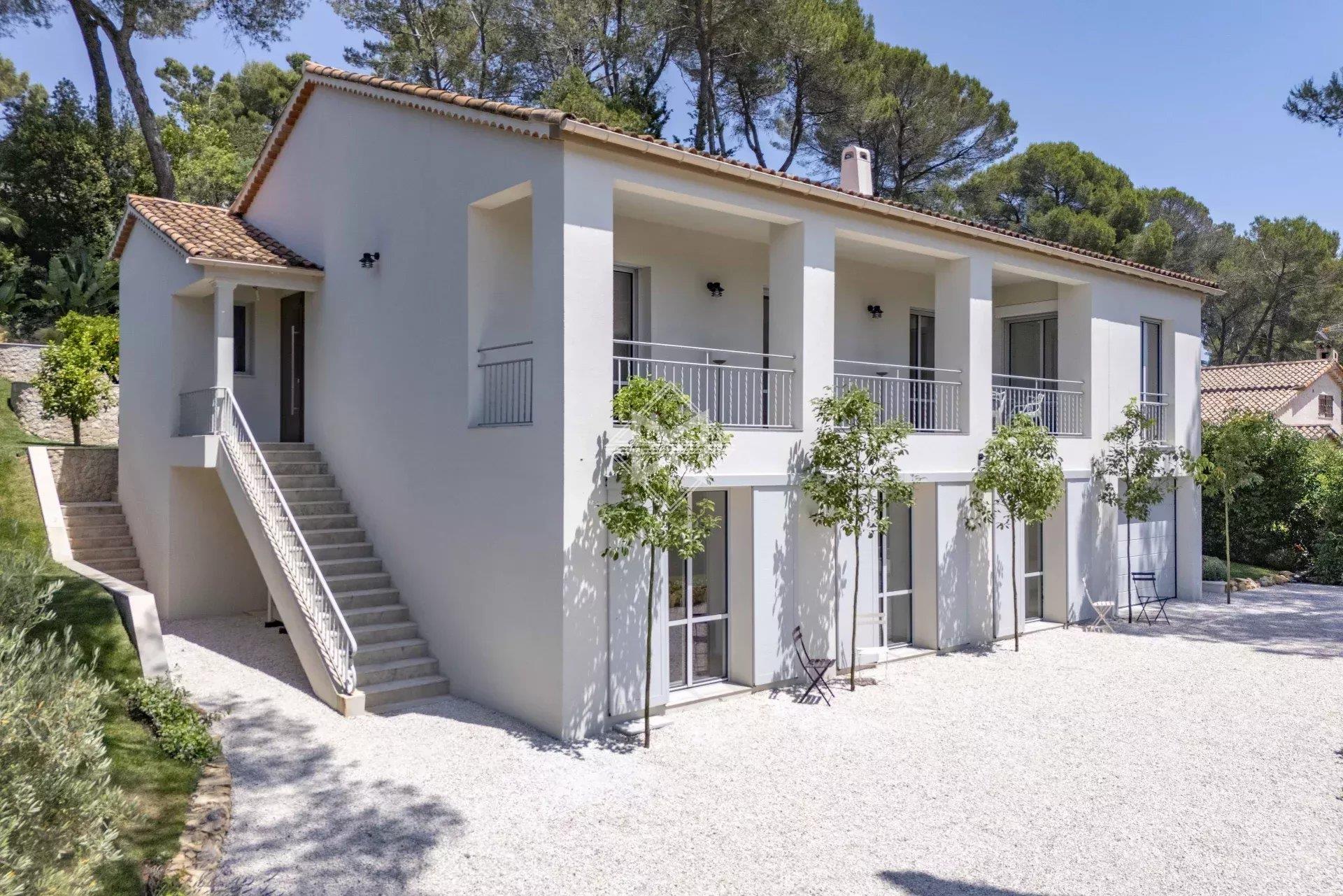 Elegant renovated villa in a gated estate