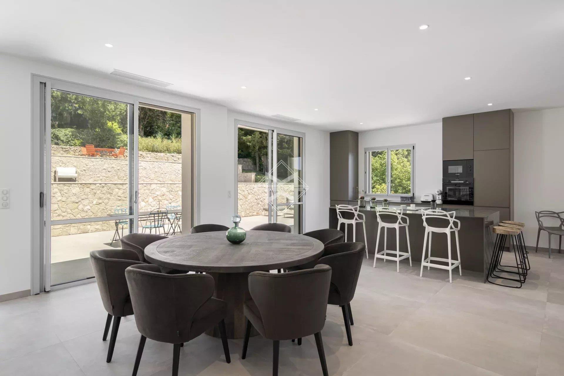 Elegant renovated villa in a gated estate