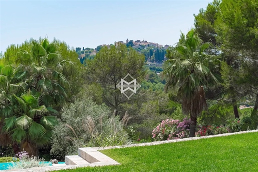 Mougins - Village view