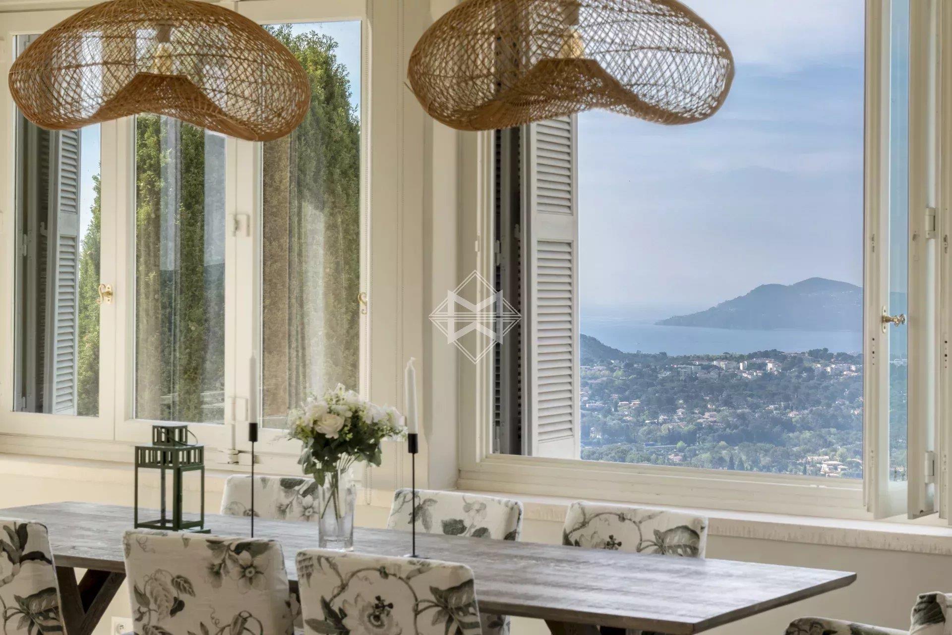 Rare single-storey apartment with incredible panoramic sea and hill views - Private pool