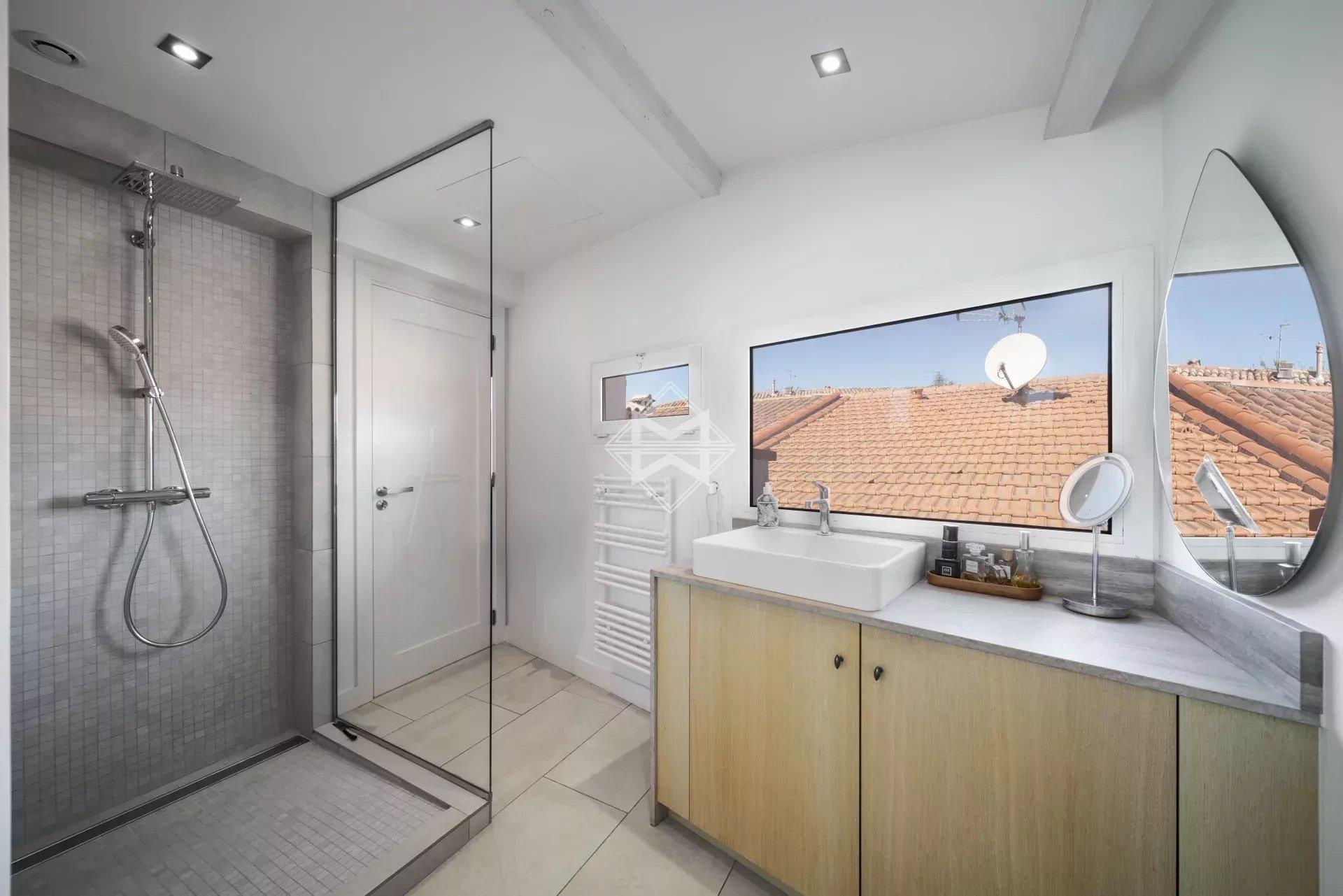 Sole agent. Rare product with exceptional view
