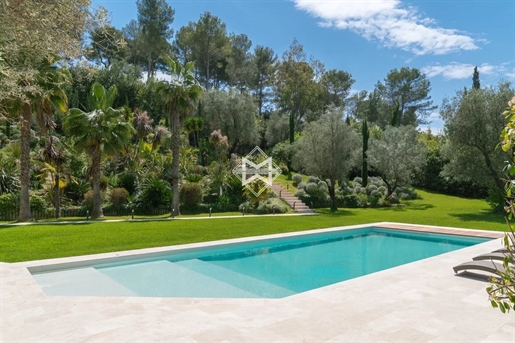 Villa contemporaine dans domaine prestigieux sur Mougins