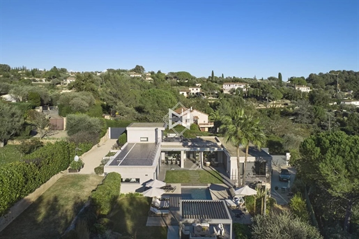 Contemporary walking distance to the village of Valbonne