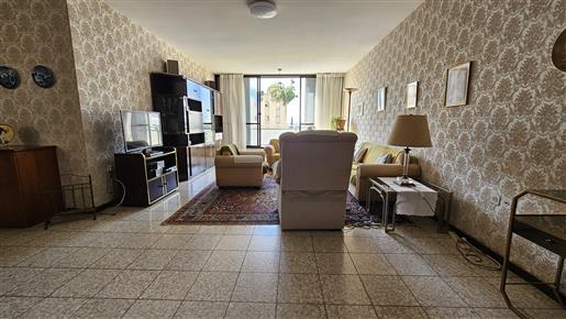 A Vendre Un Grand Appartement Proche Kikar Hamedina (Tel Aviv)