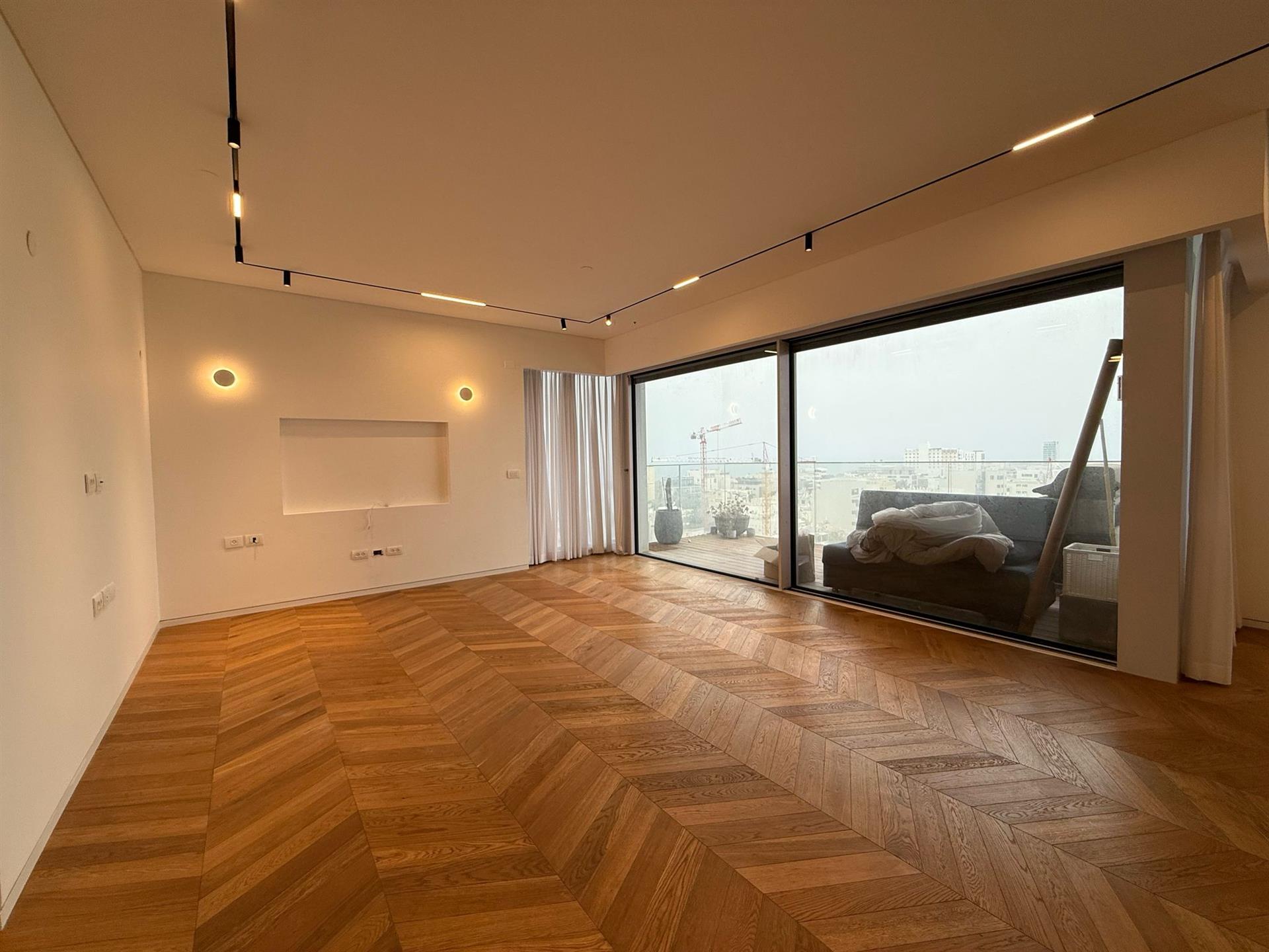 Rare In Arlozorov 17 Tower - 3-Br Apartment