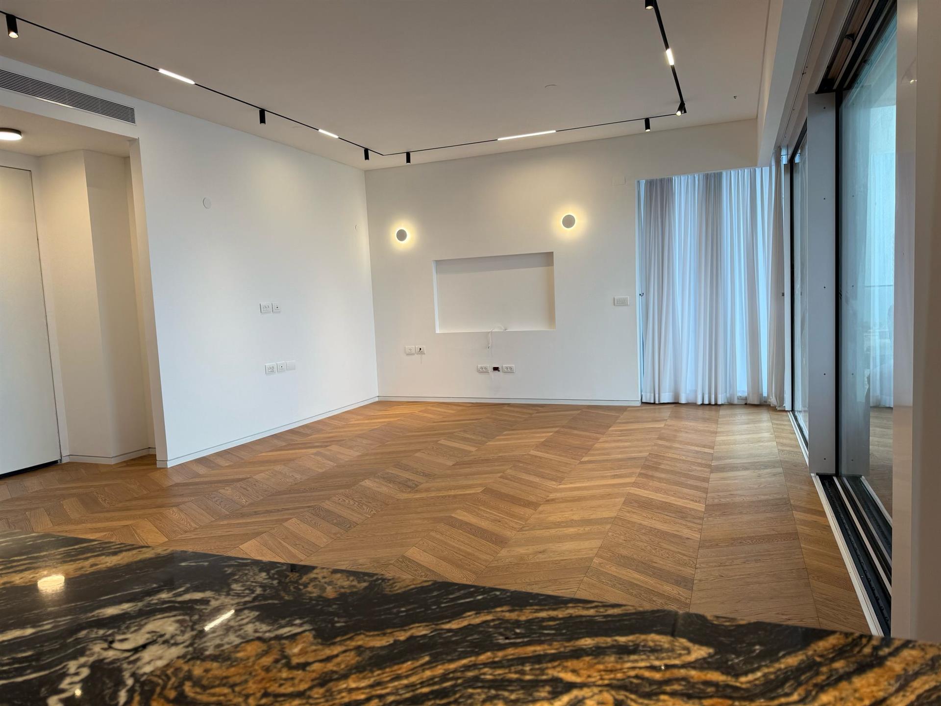 Rare In Arlozorov 17 Tower - 3-Br Apartment
