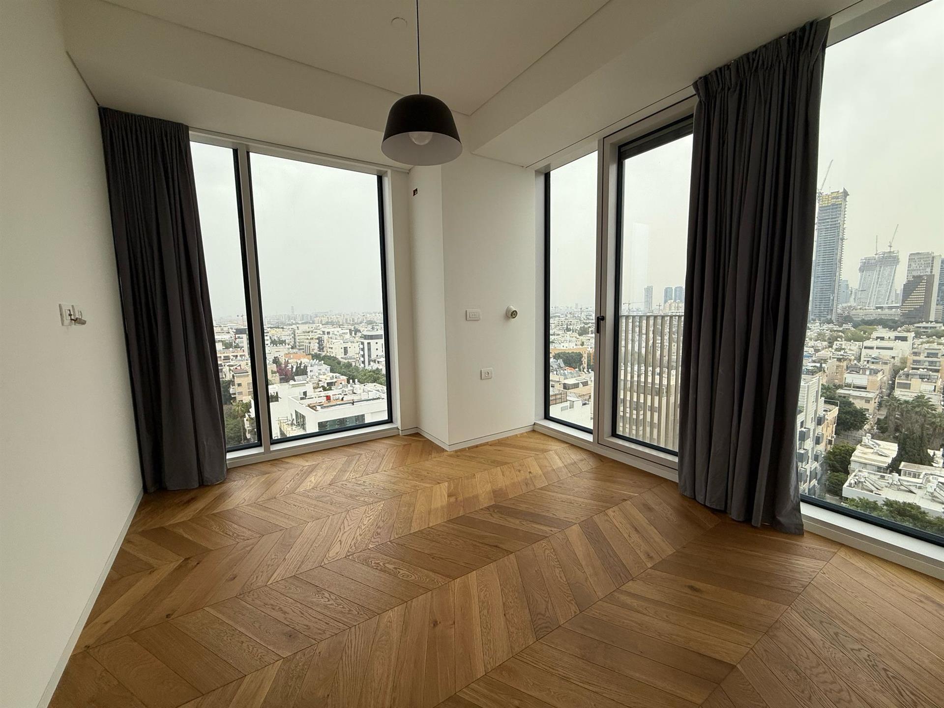 Rare In Arlozorov 17 Tower - 3-Br Apartment