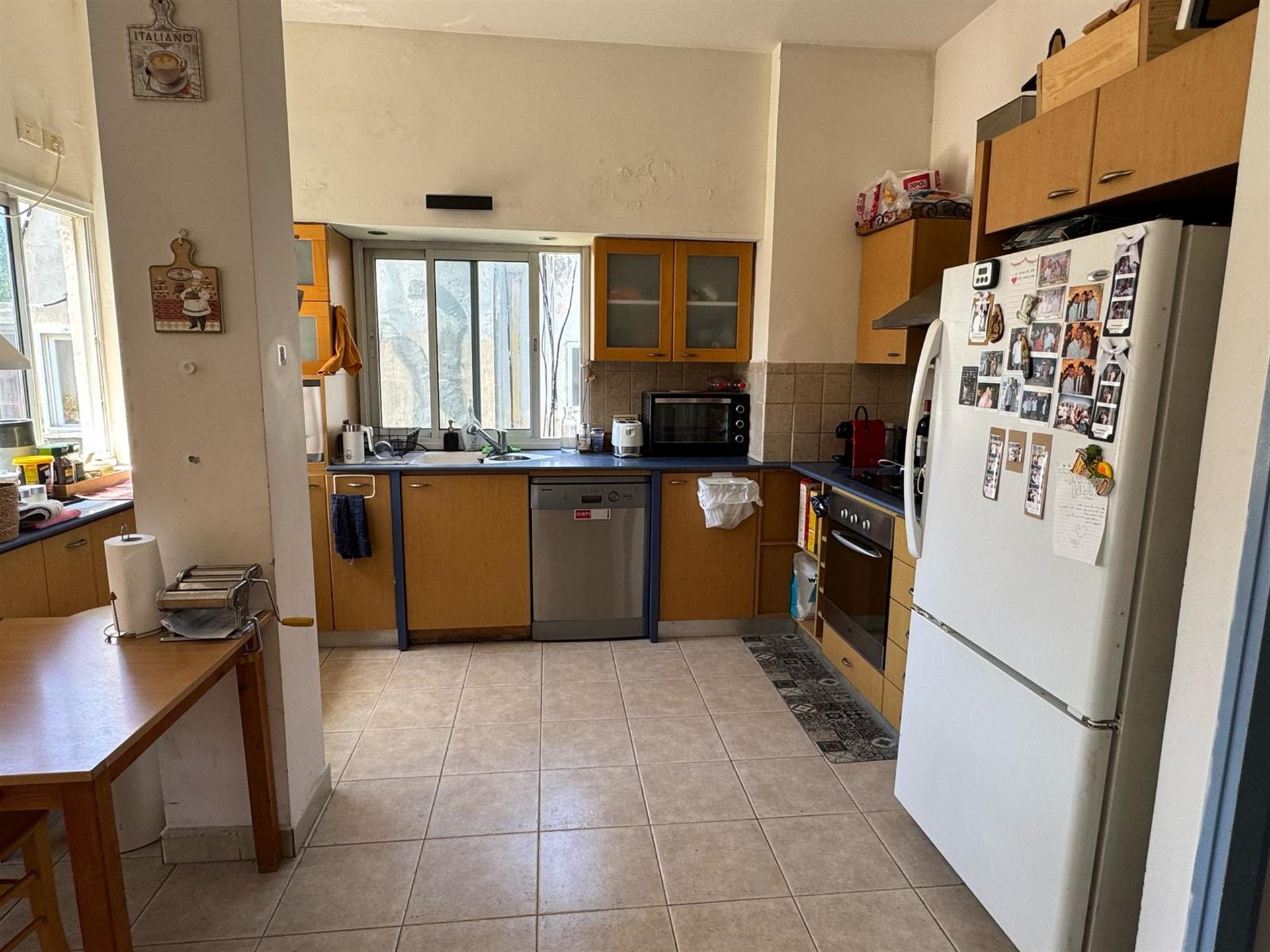 3-Br Apartment In The Old North Of Tel Aviv