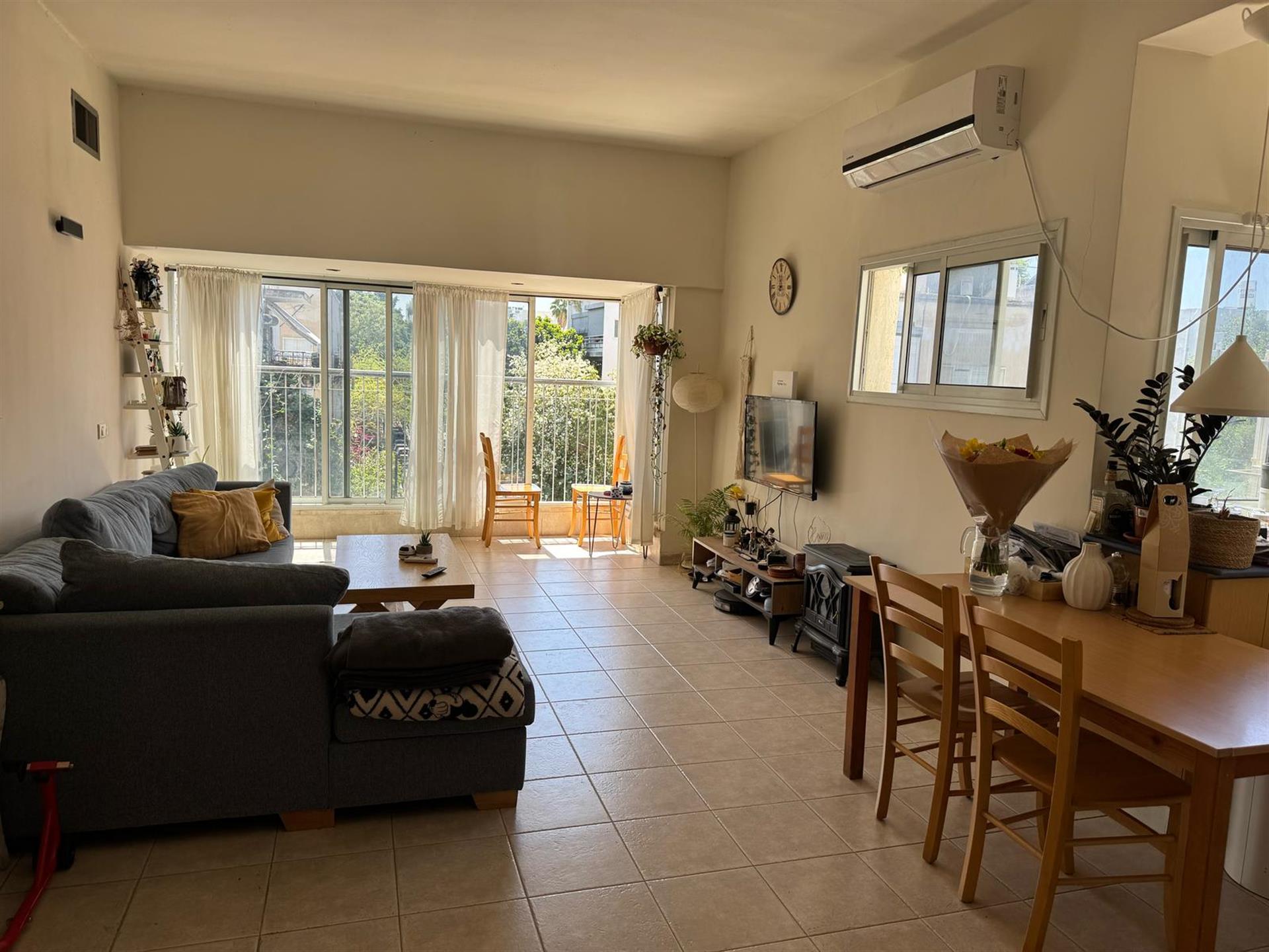 3-Br Apartment In The Old North Of Tel Aviv