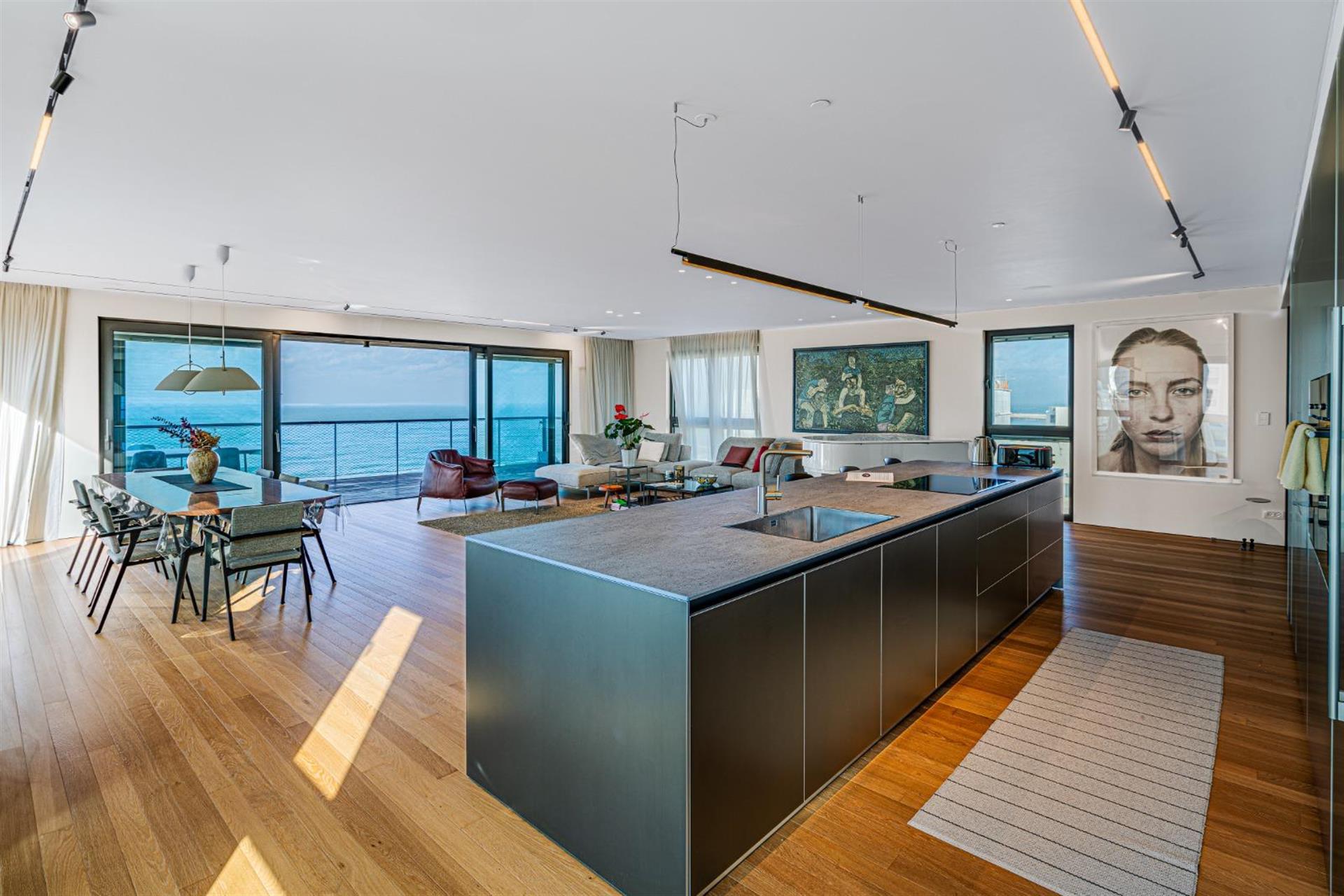 Tel Aviv Luxury Apartment With Direct Sea View