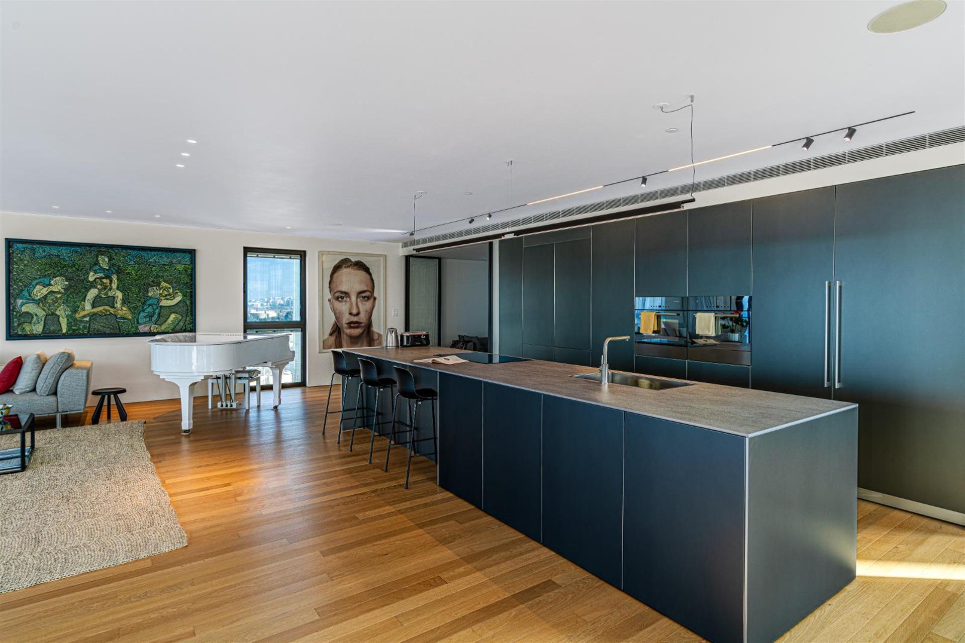 Tel Aviv Luxury Apartment With Direct Sea View
