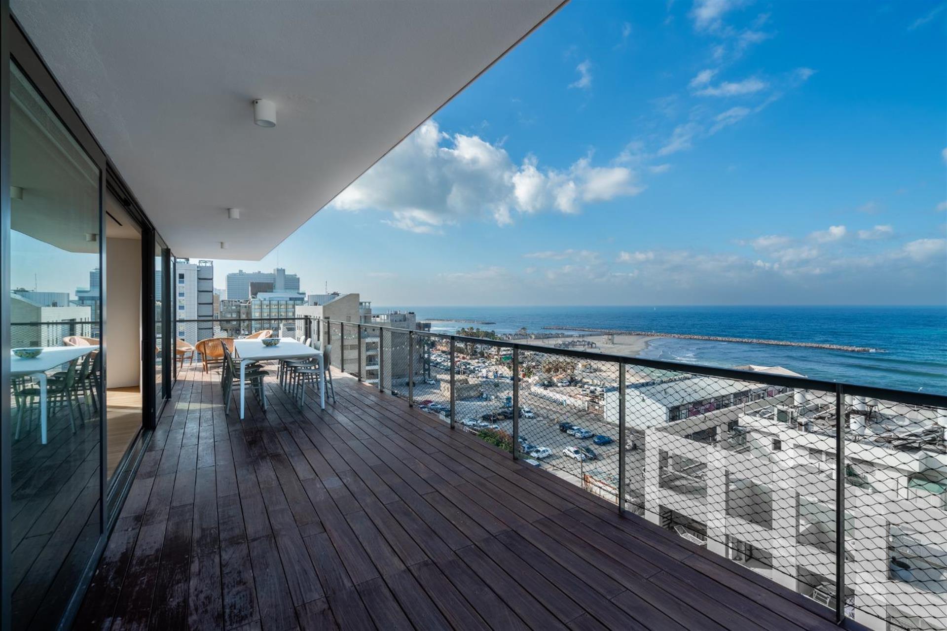 Tel Aviv Luxury Apartment With Direct Sea View