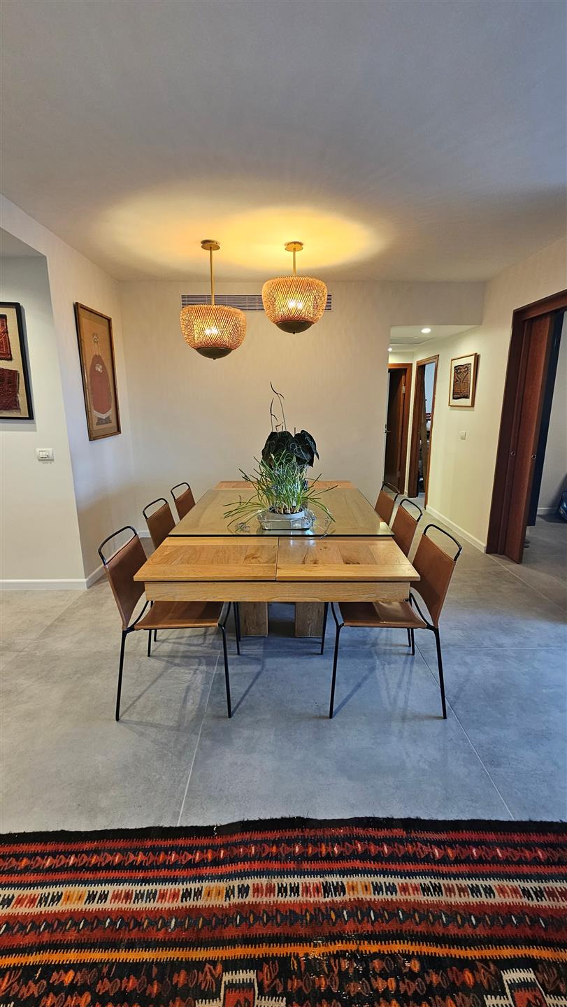 Sea View Basel Tower 3-Br Apartment