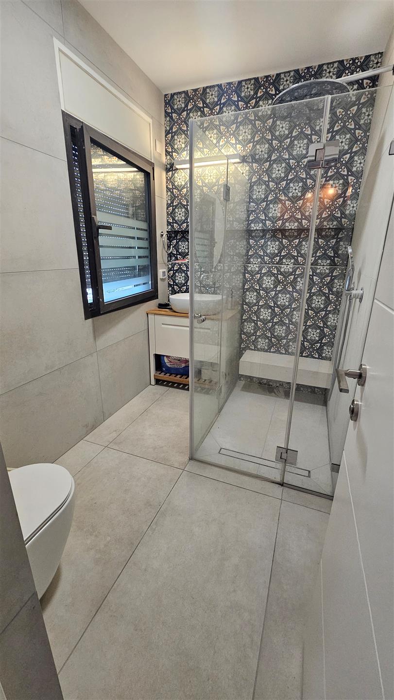 Sea View Basel Tower 3-Br Apartment