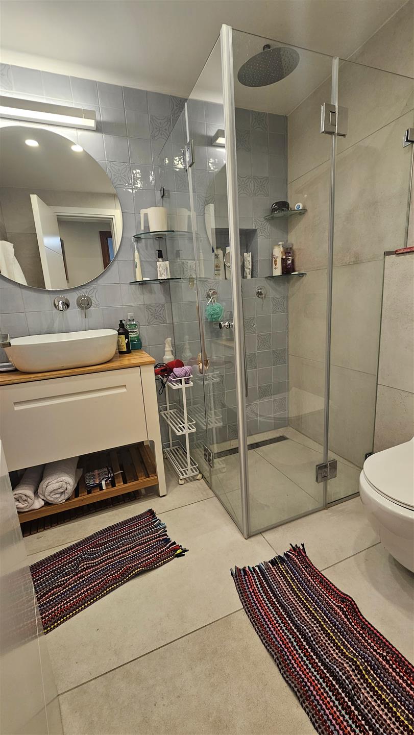 Sea View Basel Tower 3-Br Apartment