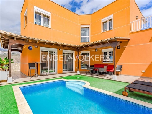 Villa with pool in Mesetas del Mar