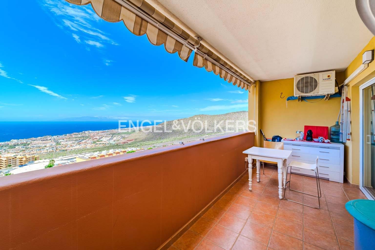 2 bedroom Penthouse with sea views