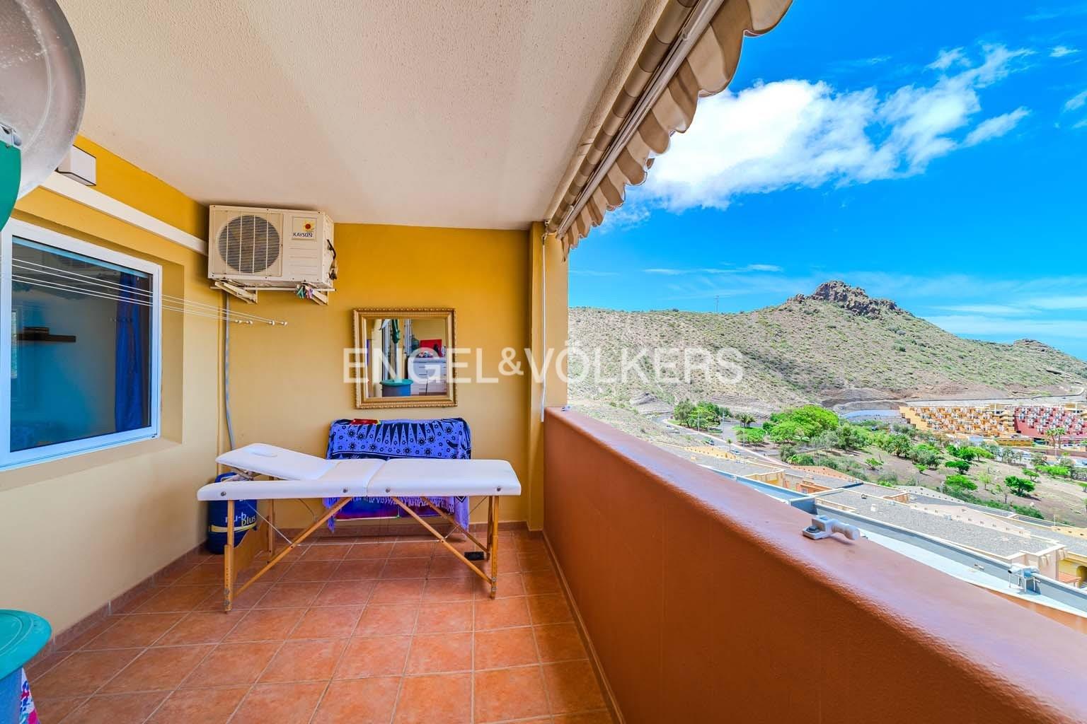2 bedroom Penthouse with sea views