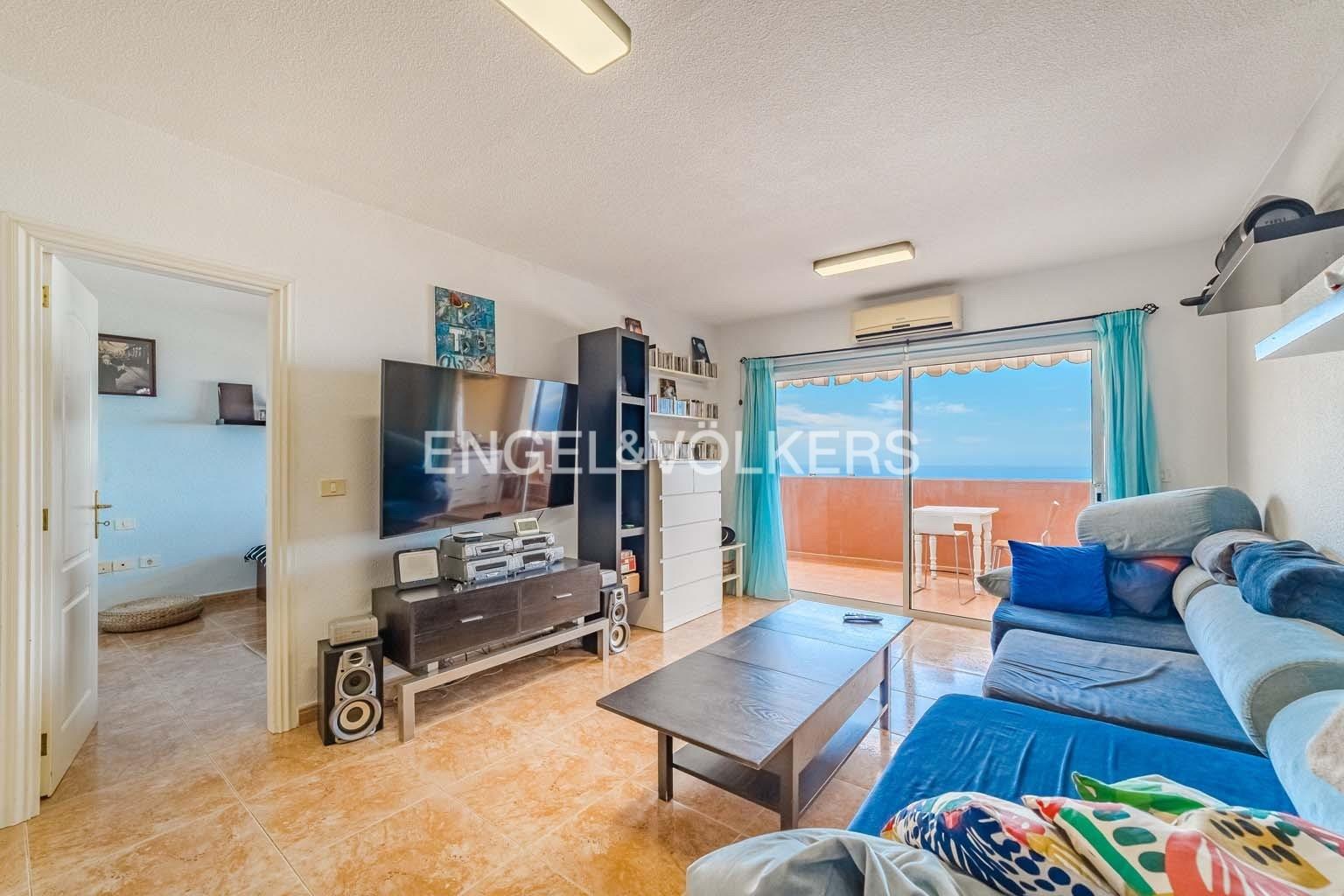 2 bedroom Penthouse with sea views