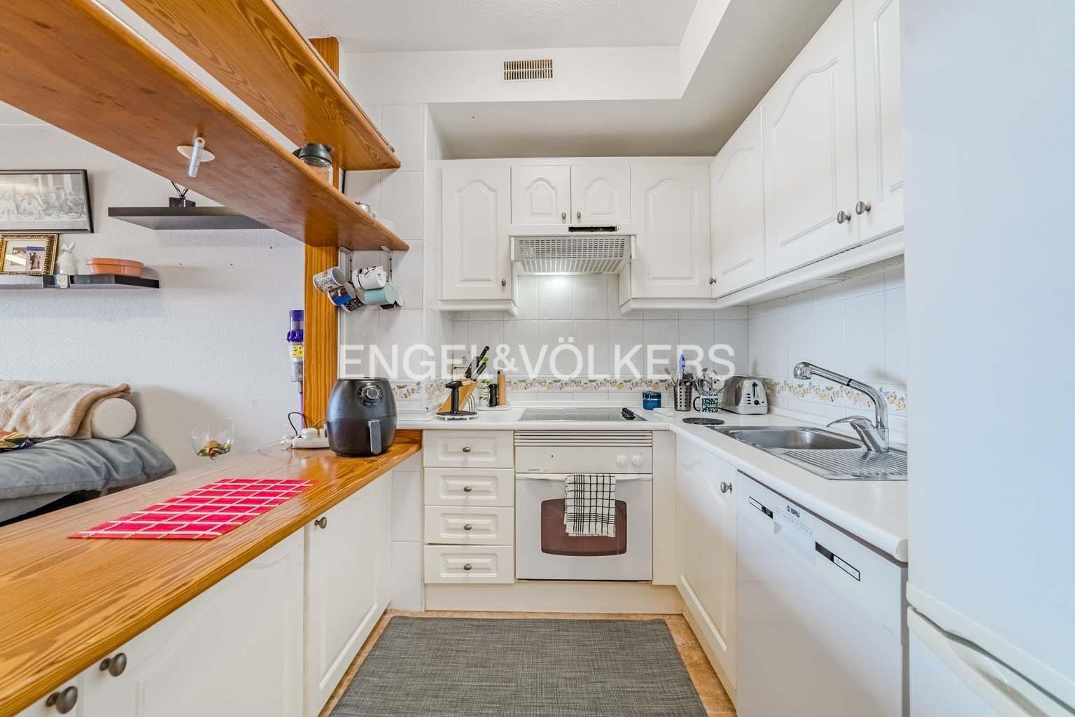 2 bedroom Penthouse with sea views