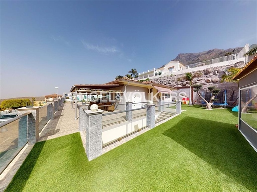 Moderna villa bungalow con vistas al mar