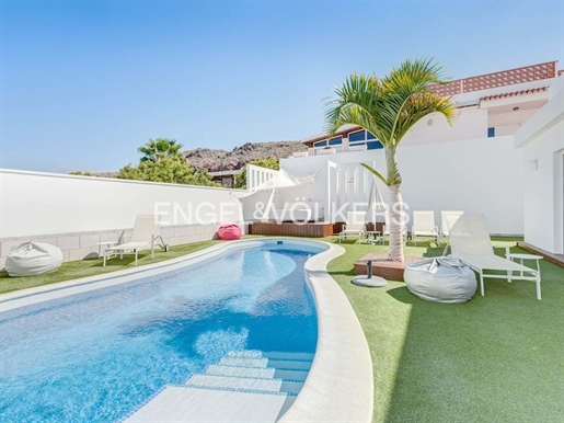 Villa moderne avec piscine privée et deux appartements séparés à Palm Mar