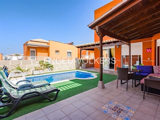Großartige Villa mit Pool in Mesetas del Mar