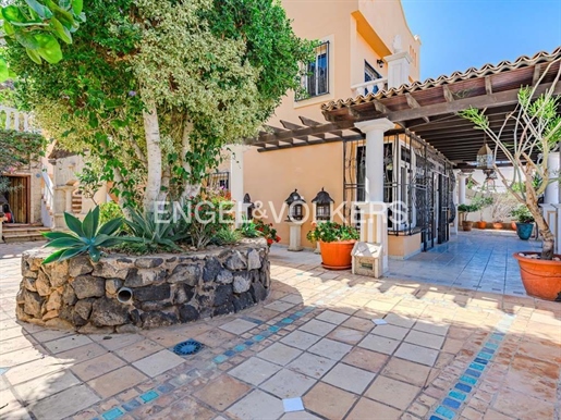 Classic family villa with private pool and views