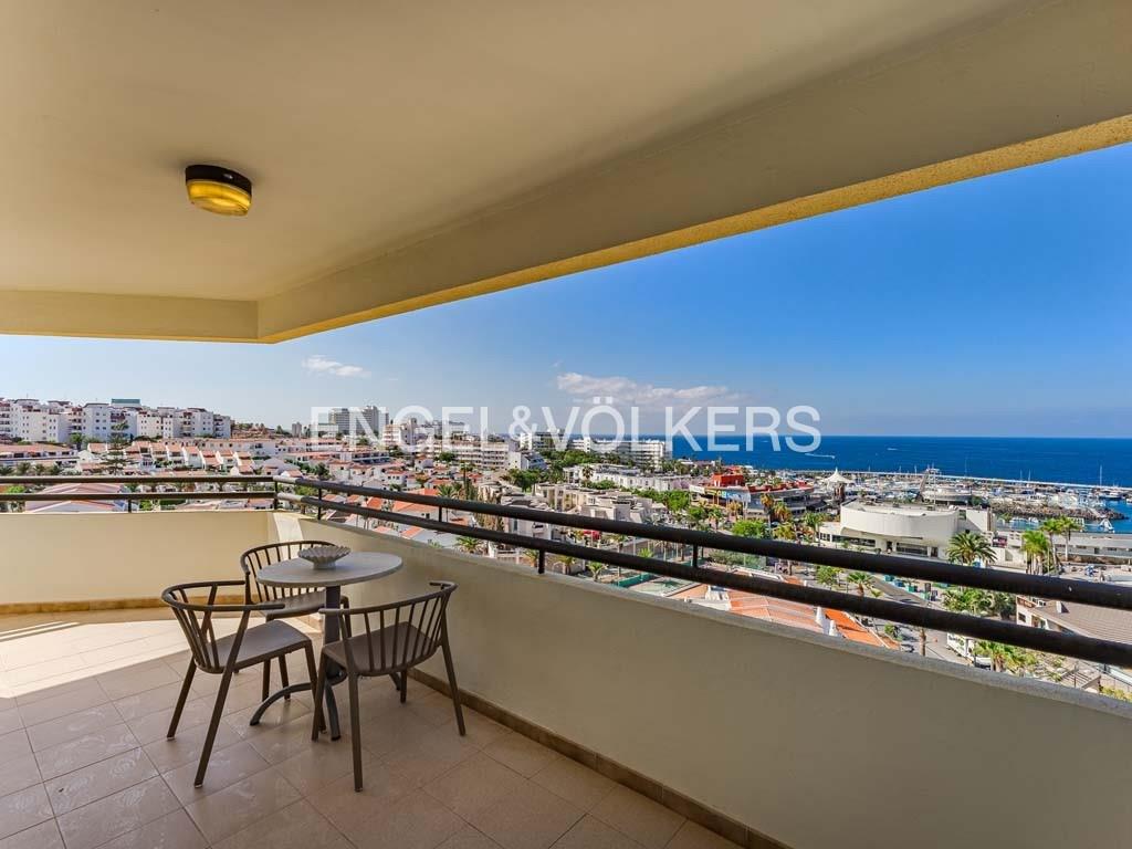Corner apartment by the sea