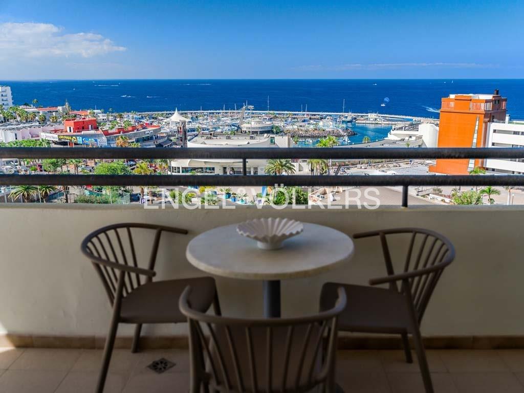 Corner apartment by the sea