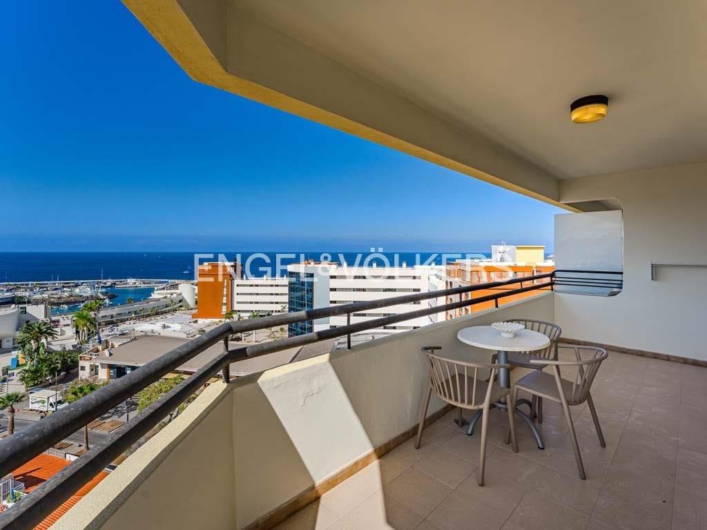 Corner apartment by the sea