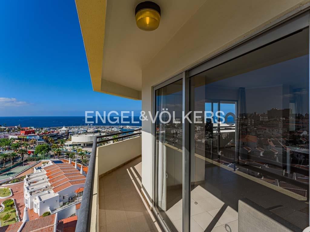 Corner apartment by the sea