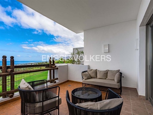 Apartment with sea views in golf front line