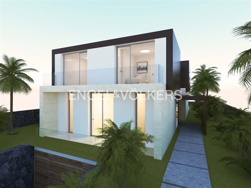 Brand new modern villa in El Madroñal