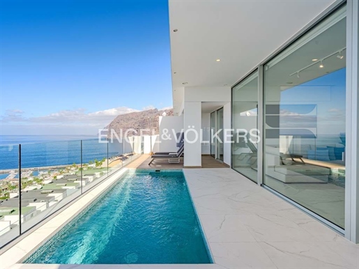 Top retorno: Apartamento de lujo con piscina privada y vistas panorámicas al mar