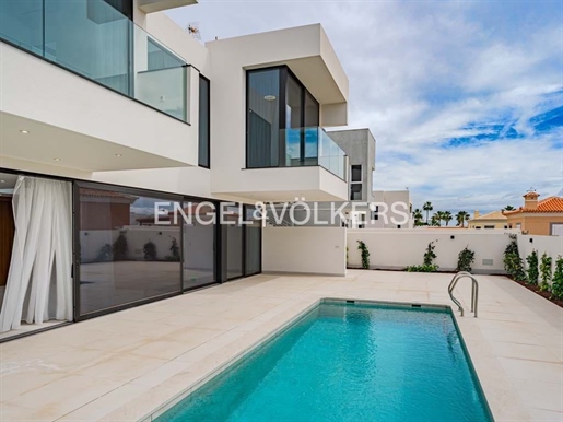 Brand new villa with 6 bedrooms