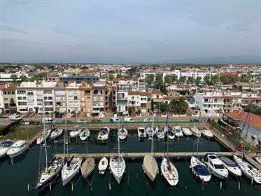 2 Bedroom Apartment with Magnific Harbour Views