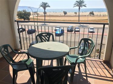 Nicely renovated 2 Bedroom Apartment with Direct Sea View