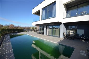 Beautiful modern villa near the beaches