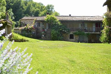 Bella casa 10 minuti St Antonin / Caylus, In Valle privata circondata dalla propria terra.