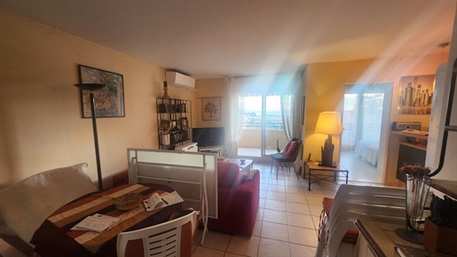 2-room apartment of 50 m² with its balcony with sea view and 1