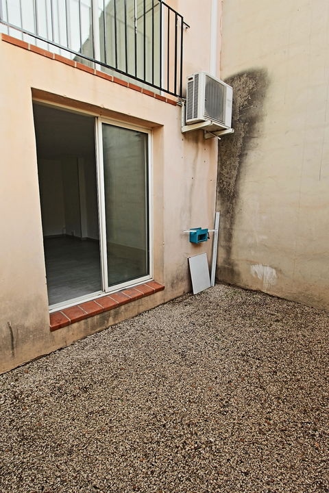 Istres near town centre type 3 townhouse with courtyard