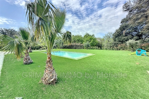 Beautiful recent house on flat land with swimming pool
