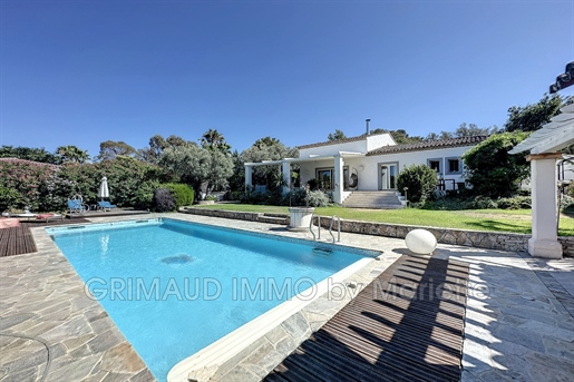 Mooie villa in een rustige omgeving met prachtige tuin, zwemba