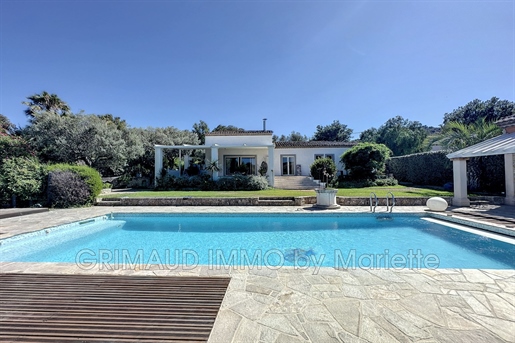Jolie villa au calme avec beau jardin, piscine et garage