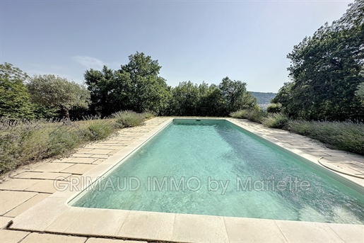 Beautiful villa overlooking the village with 5 bedrooms and an